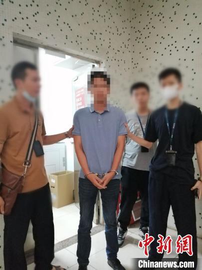 中国侨网江门警方抓获犯罪嫌疑人。　广东省公安厅 供图